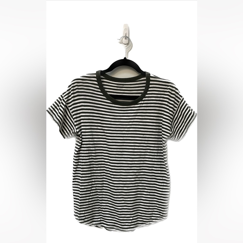 💕 Women’s Madewell green striped top in size small